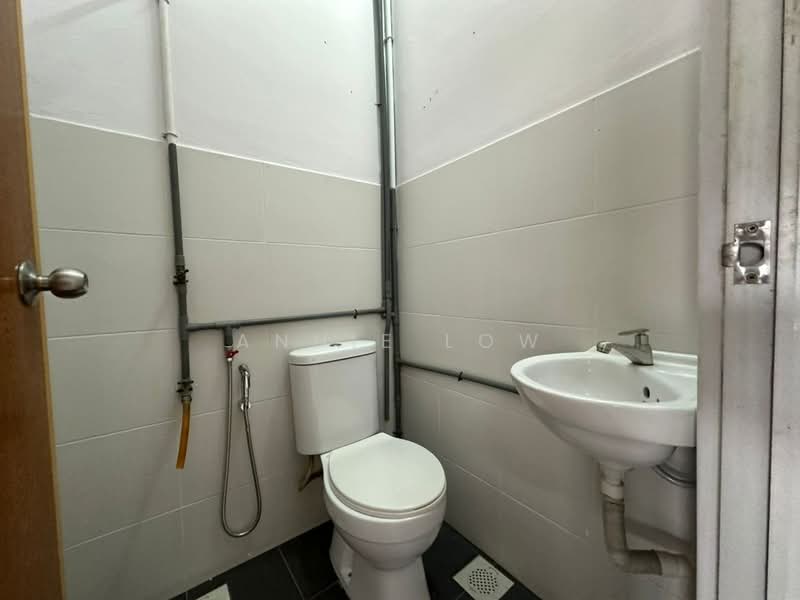 Rumah Teres 1-Tingkat untuk Disewa di Taman Pelangi (Johor Bahru) - Annie Low - Bathroom - PropertyGuru.com.my