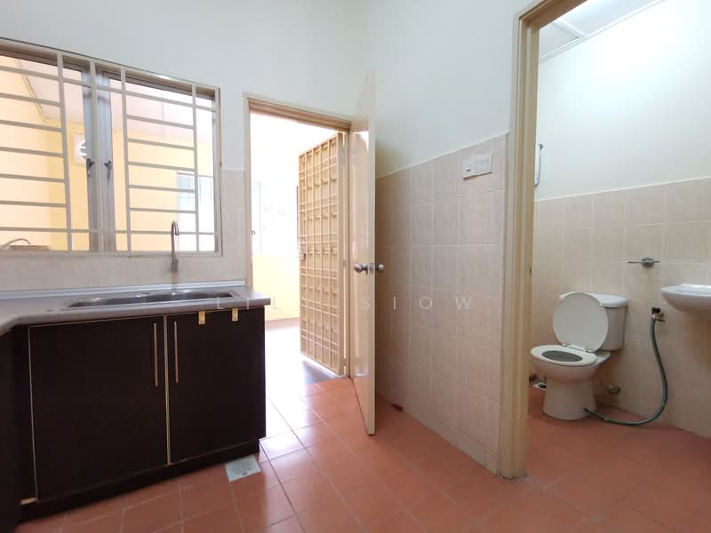 Terraced House for Sale in Bandar Putra Permai (Seri Kembangan) - Lily Siow - Kitchen - PropertyGuru.com.my