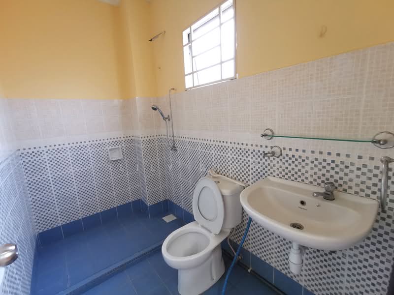 Terraced House for Sale in Bandar Putra Permai (Seri Kembangan) - Lily Siow - Bathroom - PropertyGuru.com.my