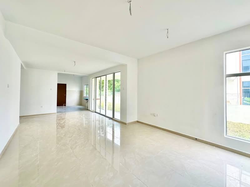 Rumah Berkembar untuk Dijual di Klang (Selangor) - Deeya Yusof - Living Room - PropertyGuru.com.my