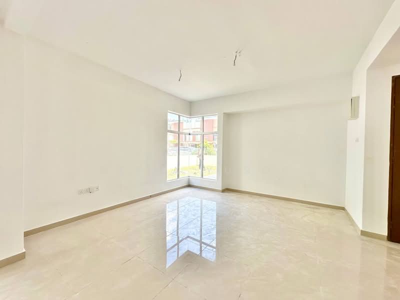 Rumah Berkembar untuk Dijual di Klang (Selangor) - Deeya Yusof - Living Room - PropertyGuru.com.my
