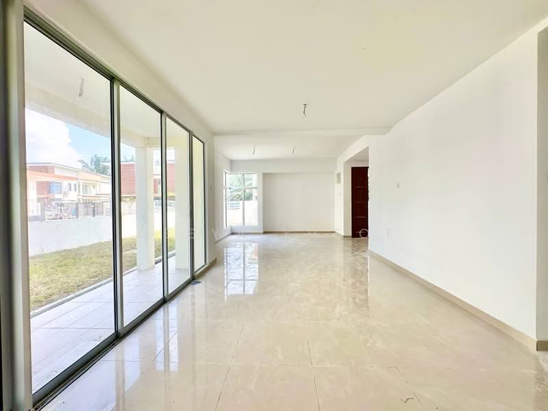 Rumah Berkembar untuk Dijual di Klang (Selangor) - Deeya Yusof - Living Room - PropertyGuru.com.my