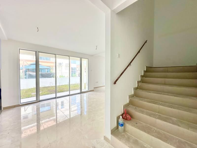 Rumah Berkembar untuk Dijual di Klang (Selangor) - Deeya Yusof - Living Room - PropertyGuru.com.my