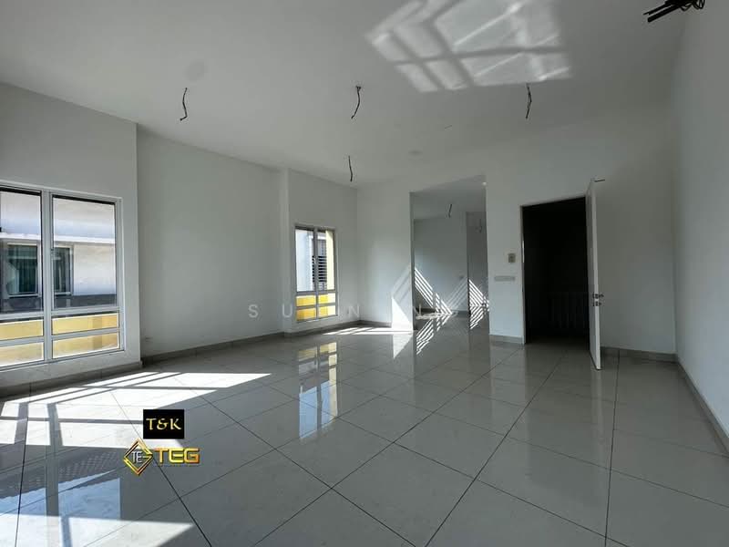 Shop / Office for Sale in Klang (Selangor) - Suen Ng - Living Room - PropertyGuru.com.my