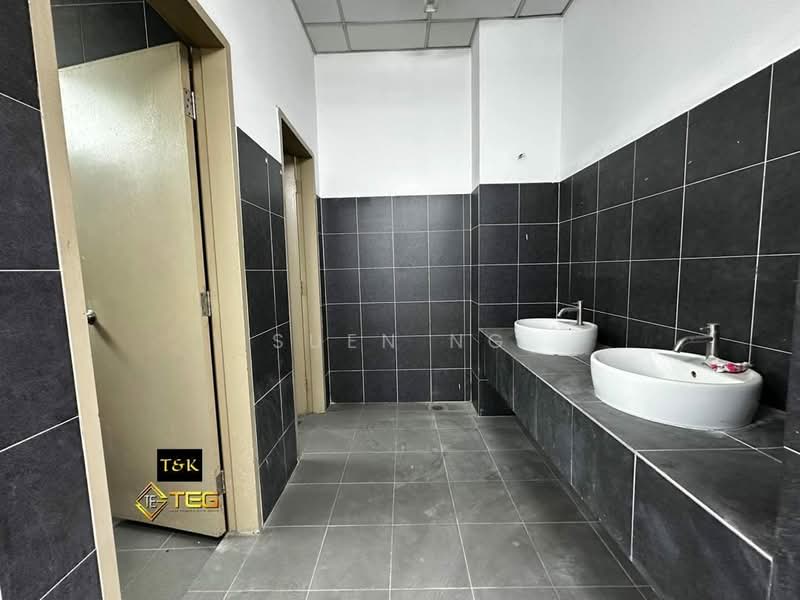Shop / Office for Sale in Klang (Selangor) - Suen Ng - Bathroom - PropertyGuru.com.my