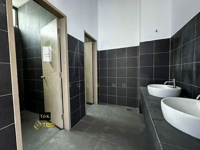 Shop / Office for Sale in Klang (Selangor) - Suen Ng - Bathroom - PropertyGuru.com.my