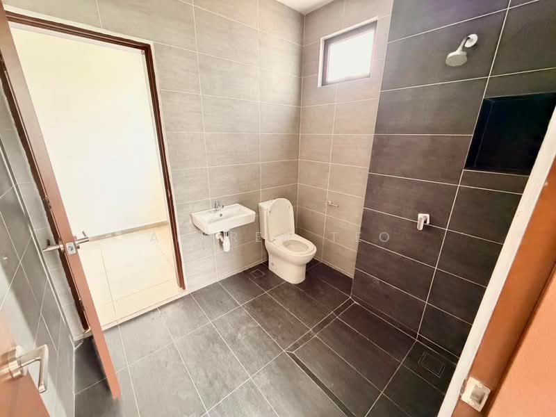 2-storey Terraced House for Sale in Bandar Dato Onn (Tebrau) - Andrew Teo - Bathroom - PropertyGuru.com.my