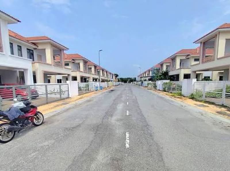 Vila Berkembar untuk Dijual di Banting (Selangor) - Fifi Natasya - Exterior - PropertyGuru.com.my