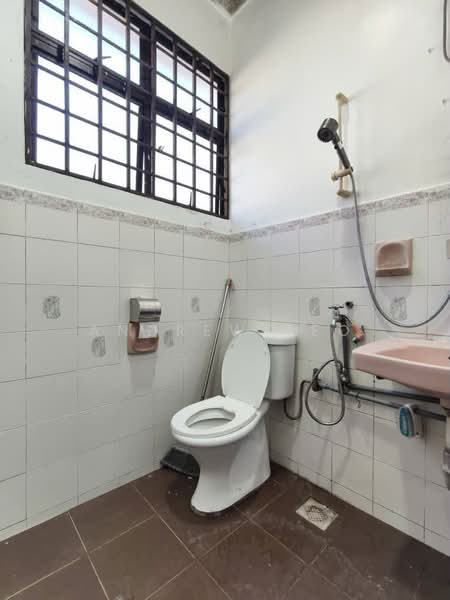 Rumah Teres 2-Tingkat untuk Dijual di Taman Desa Cemerlang (Ulu Tiram) - Andrew Teo - Bathroom - PropertyGuru.com.my