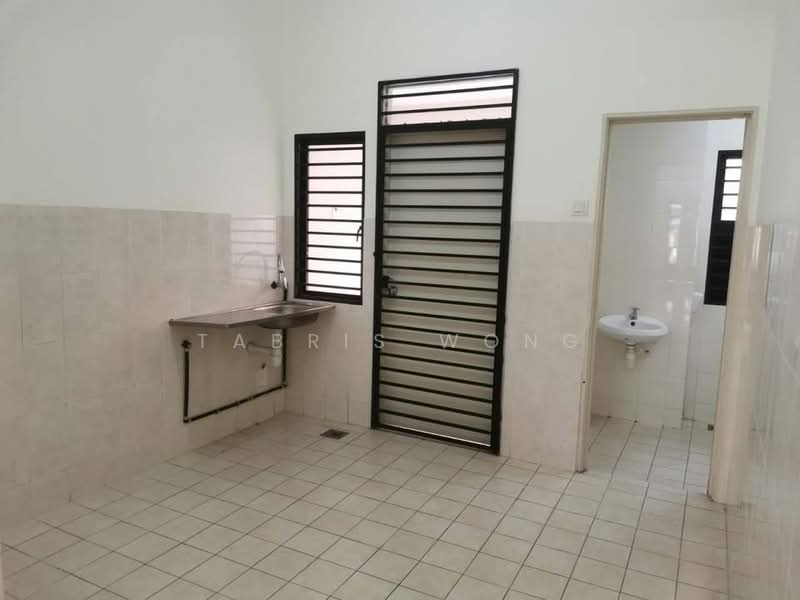 Rumah Teres 2-Tingkat untuk Disewa di Kota Bayuemas (Klang) - Tabris Wong - Kitchen - PropertyGuru.com.my