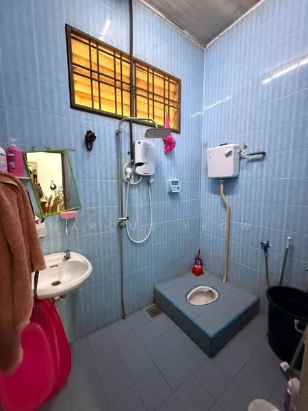 1-storey Terraced House for Sale in Taman Angsamas (Rasah) - Marcus Yeow - Bathroom - PropertyGuru.com.my