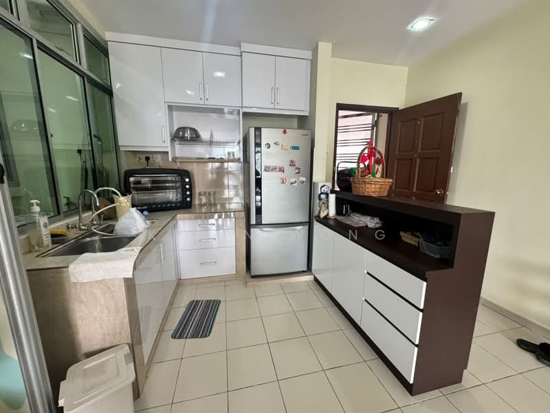 Pangsapuri untuk Dijual di Lake View Suites - Kevin Wong - PropertyGuru.com.my