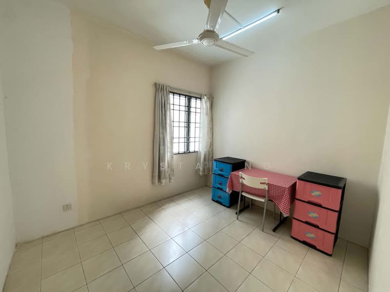 Pangsapuri untuk Dijual di Pangsapuri Mayang (Puncak Jalil) - Krystal Ng - Bedroom - PropertyGuru.com.my
