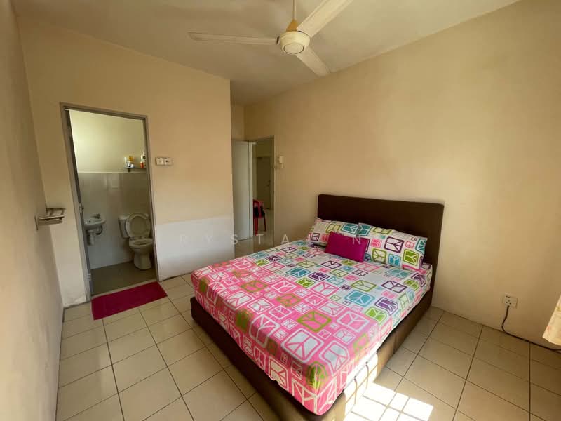 Pangsapuri untuk Dijual di Pangsapuri Mayang (Puncak Jalil) - Krystal Ng - Bedroom - PropertyGuru.com.my