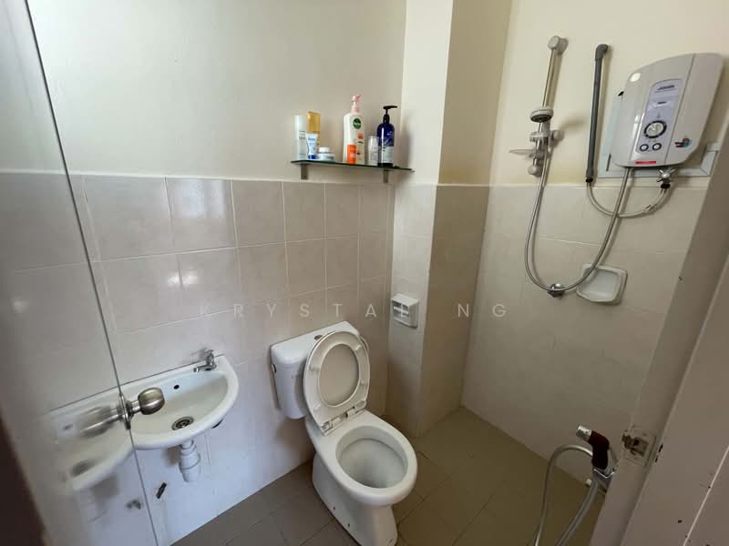 Pangsapuri untuk Dijual di Pangsapuri Mayang (Puncak Jalil) - Krystal Ng - Bathroom - PropertyGuru.com.my
