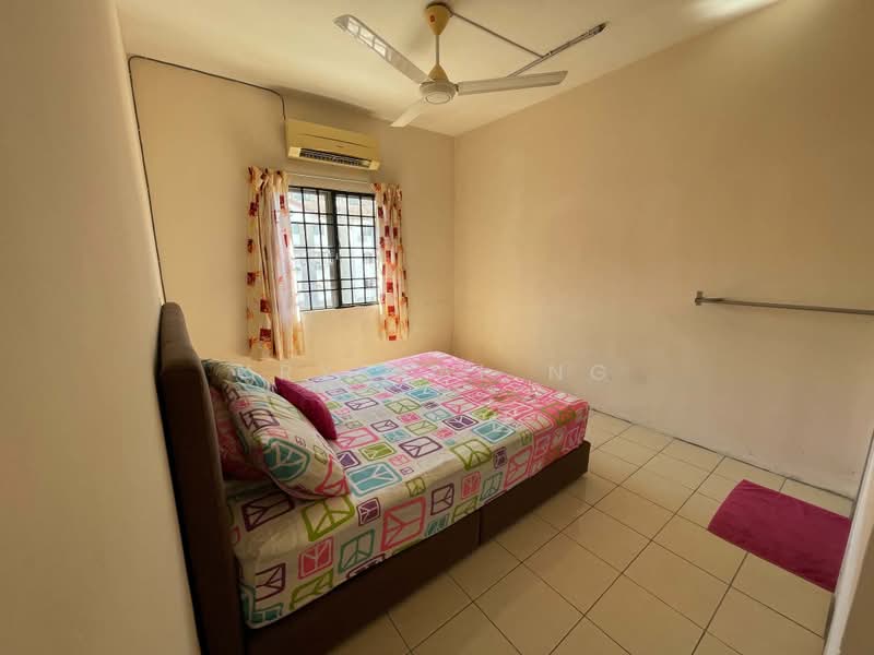 Pangsapuri untuk Dijual di Pangsapuri Mayang (Puncak Jalil) - Krystal Ng - Bedroom - PropertyGuru.com.my