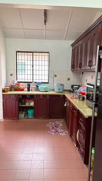 1.5-storey Terraced House for Sale in Taman Molek (Johor Bahru) - Daniel Yong - Kitchen - PropertyGuru.com.my