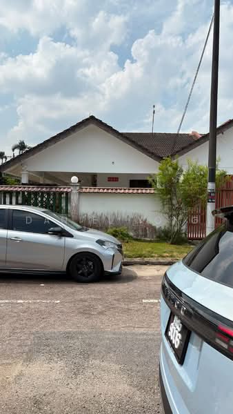 1.5-storey Terraced House for Sale in Taman Molek (Johor Bahru) - Daniel Yong - Exterior - PropertyGuru.com.my
