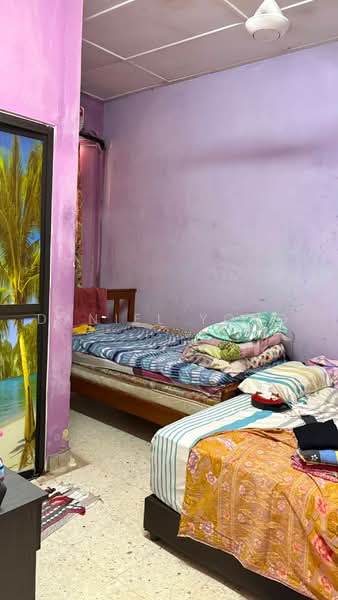 1.5-storey Terraced House for Sale in Taman Molek (Johor Bahru) - Daniel Yong - Bedroom - PropertyGuru.com.my