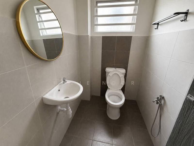 1-storey Terraced House for Sale in Telok Panglima Garang (Selangor) - Fazie Noor - Bathroom - PropertyGuru.com.my