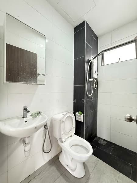 Kediaman Servis untuk Dijual di Seasons Garden Residences - Ben Mok - Bathroom - PropertyGuru.com.my