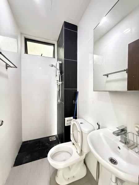 Kediaman Servis untuk Dijual di Seasons Garden Residences - Ben Mok - Bathroom - PropertyGuru.com.my