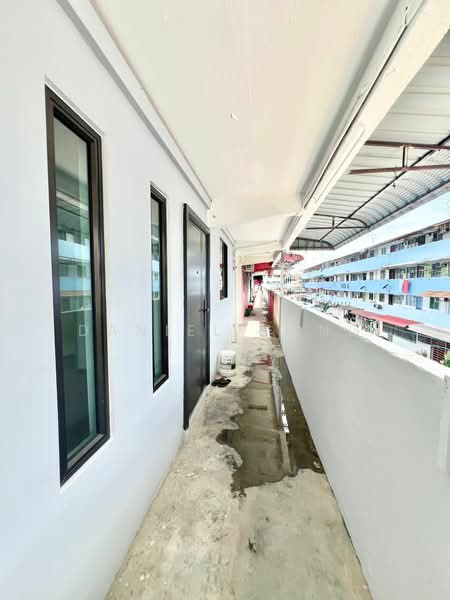 Flat for Sale at Flat Taman Ungku Tun Aminah - Daniel Yong - Corridor - PropertyGuru.com.my