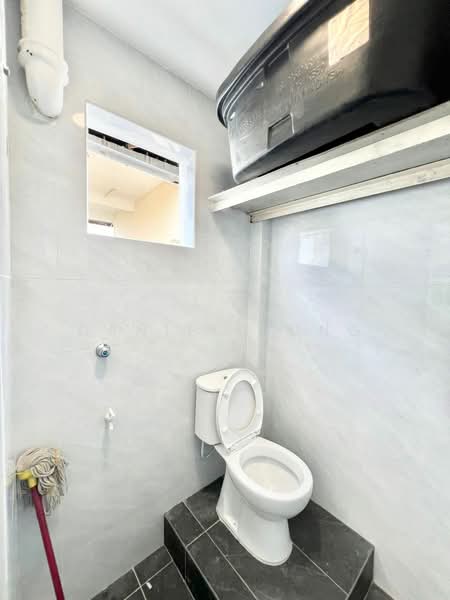 Flat for Sale at Flat Taman Ungku Tun Aminah - Daniel Yong - Bathroom - PropertyGuru.com.my
