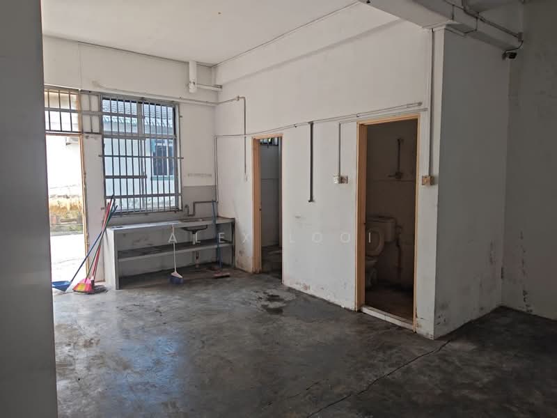 Shop / Office for Rent in Taman Gunung Pulai (Kulai) - Alex Looi - Interior - PropertyGuru.com.my