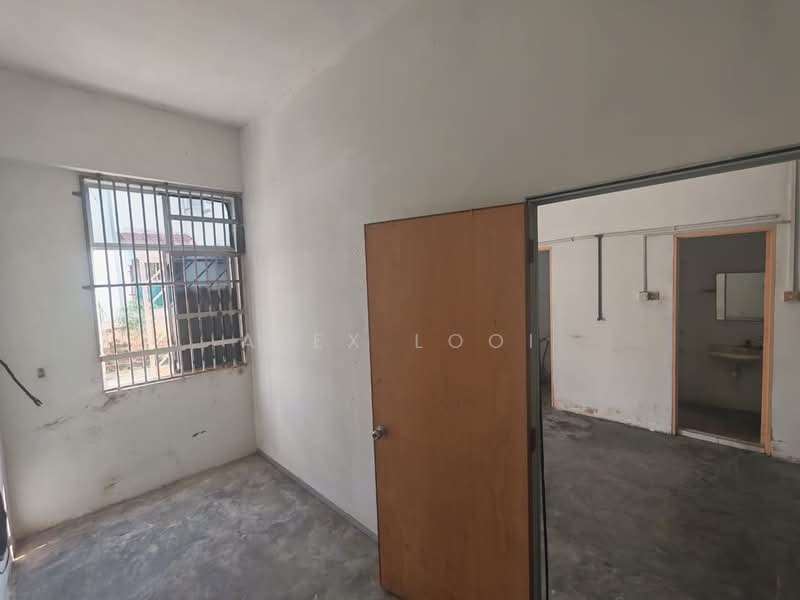 Shop / Office for Rent in Taman Gunung Pulai (Kulai) - Alex Looi - Interior - PropertyGuru.com.my