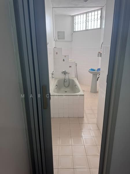 2-storey Terraced House for Sale in Rasah Jaya (Rasah) - Marcus Yeow - Bathroom - PropertyGuru.com.my