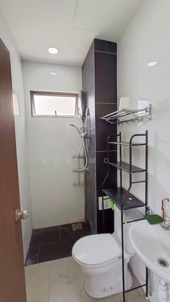 Kediaman Servis untuk Dijual di Seasons Garden Residences - Ben Mok - Bathroom - PropertyGuru.com.my