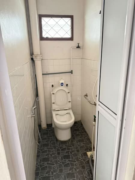 Rumah Teres 2-Tingkat untuk Dijual di Taman Pelangi (Johor Bahru) - Sheng Cheng Tiew - Bathroom - PropertyGuru.com.my