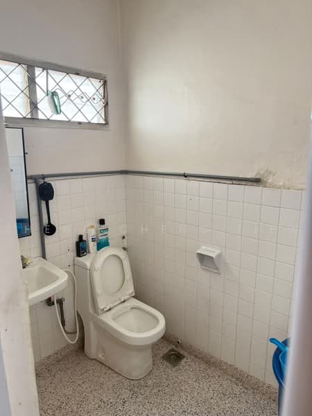 Rumah Teres 2-Tingkat untuk Dijual di Taman Pelangi (Johor Bahru) - Sheng Cheng Tiew - Bathroom - PropertyGuru.com.my