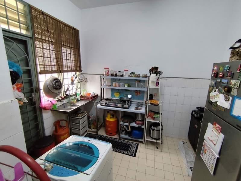2-storey Terraced House for Sale in Taman Puteri Wangsa (Ulu Tiram) - Jayden Ng - Kitchen - PropertyGuru.com.my