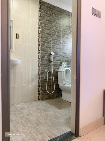 Rumah Teres 2-Tingkat untuk Dijual di Bukit Raja (Selangor) - Rylin Tan - Bathroom - PropertyGuru.com.my