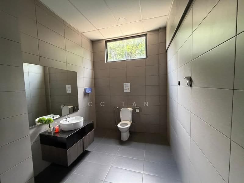 Kilang Terpisah untuk Dijual di Eco Business Park 2 Senai (Senai) - CC Tan - Bathroom - PropertyGuru.com.my