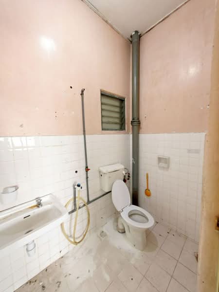 Rumah Teres 1-Tingkat untuk Dijual di Permas Jaya (Johor Bahru) - SJ CHAN - Bathroom - PropertyGuru.com.my