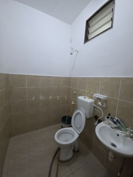 Rumah Bandar untuk Dijual di Taman Scientex Senai (Senai) - Jovel Lim - Bathroom - PropertyGuru.com.my