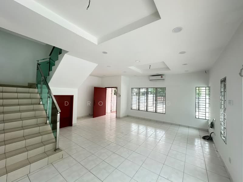 Rumah Teres 2-Tingkat untuk Dijual di Hill Park (Semenyih) - Dyron Yong - Living Room - PropertyGuru.com.my