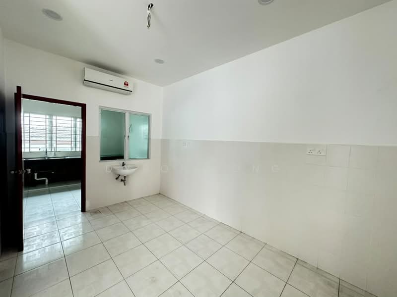 Rumah Teres 2-Tingkat untuk Dijual di Hill Park (Semenyih) - Dyron Yong - Kitchen - PropertyGuru.com.my