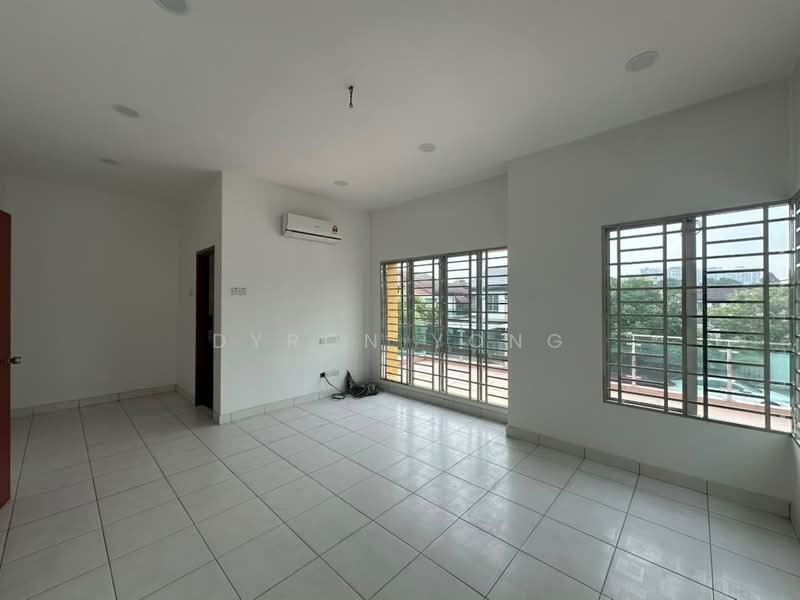 Rumah Teres 2-Tingkat untuk Dijual di Hill Park (Semenyih) - Dyron Yong - Living Room - PropertyGuru.com.my