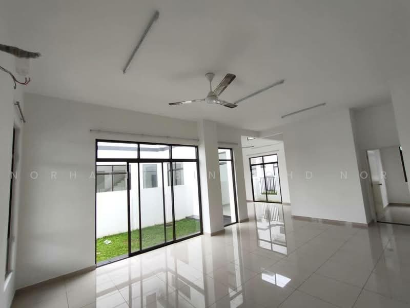 Rumah Berkembar untuk Dijual di Puncak Alam (Selangor) - Norhafiz Bin Mohd Nor - Living Room - PropertyGuru.com.my