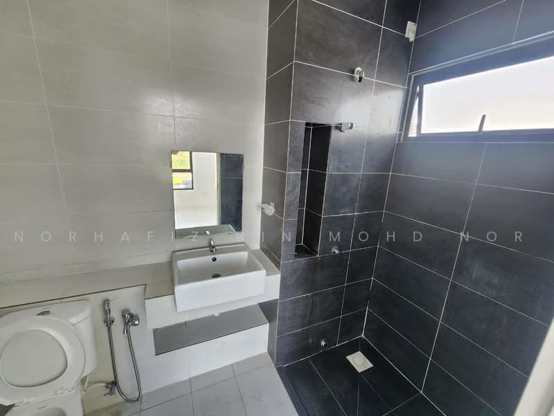Rumah Berkembar untuk Dijual di Puncak Alam (Selangor) - Norhafiz Bin Mohd Nor - Bathroom - PropertyGuru.com.my