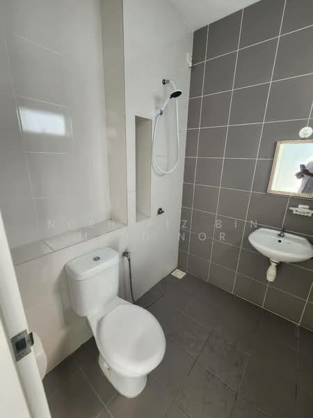 Rumah Berkembar untuk Dijual di Puncak Alam (Selangor) - Norhafiz Bin Mohd Nor - Bathroom - PropertyGuru.com.my