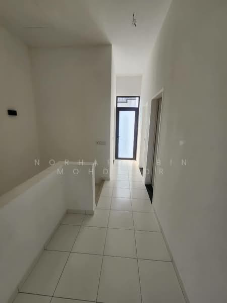 Rumah Berkembar untuk Dijual di Puncak Alam (Selangor) - Norhafiz Bin Mohd Nor - Corridor - PropertyGuru.com.my