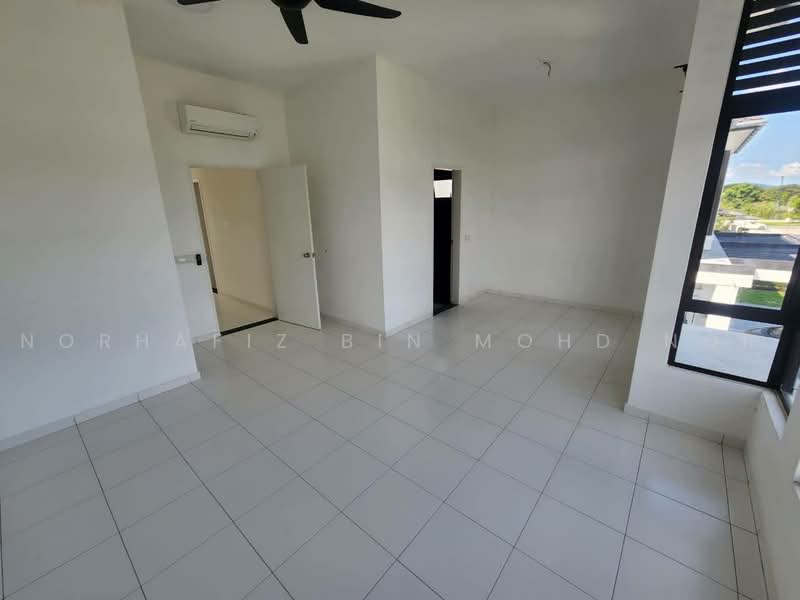 Rumah Berkembar untuk Dijual di Puncak Alam (Selangor) - Norhafiz Bin Mohd Nor - Living Room - PropertyGuru.com.my