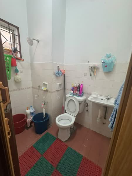 Rumah Teres 1-Tingkat untuk Dijual di Bandar Sungai Buaya (Serendah) - Levin Khoo - Bathroom - PropertyGuru.com.my