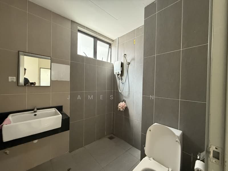 Kediaman Servis untuk Dijual di You Vista @ You City - James Tan - Bathroom - PropertyGuru.com.my