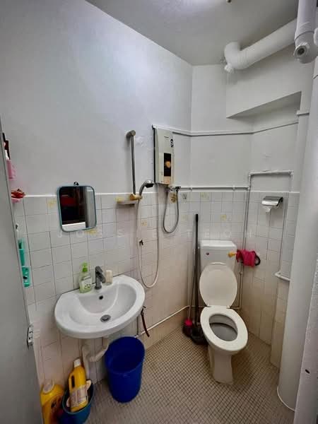 Pangsapuri untuk Dijual di Taman Seri Damai (B) - Jossie Teoh - Bathroom - PropertyGuru.com.my